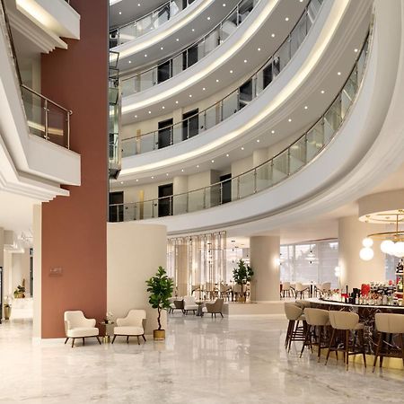 Ramada By Wyndham Bucharest Otopeni Airport エクステリア 写真