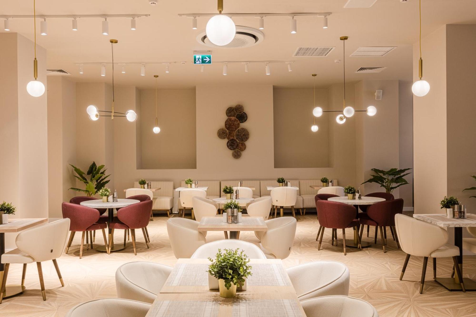 Ramada By Wyndham Bucharest Otopeni Airport エクステリア 写真