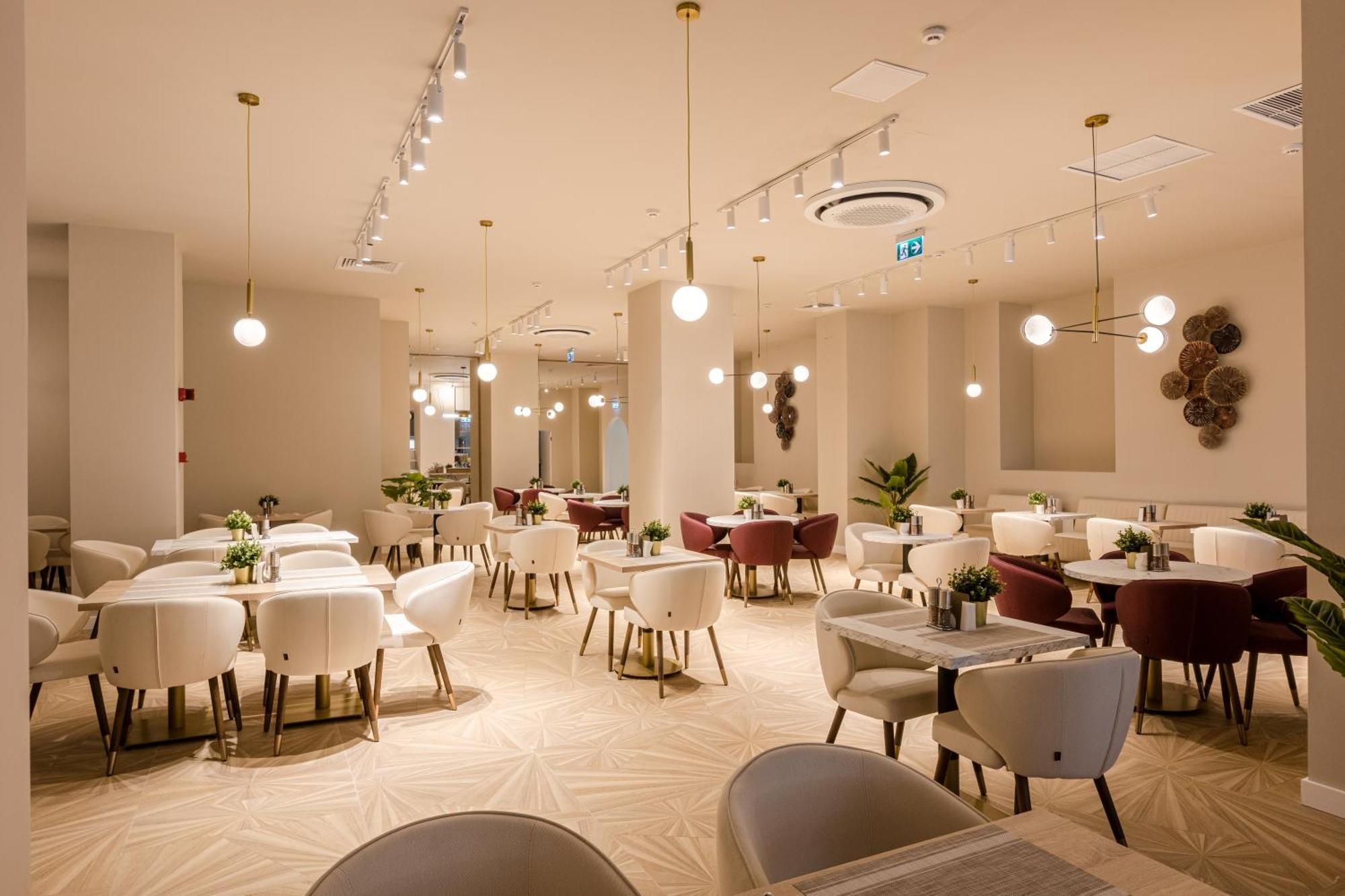 Ramada By Wyndham Bucharest Otopeni Airport エクステリア 写真
