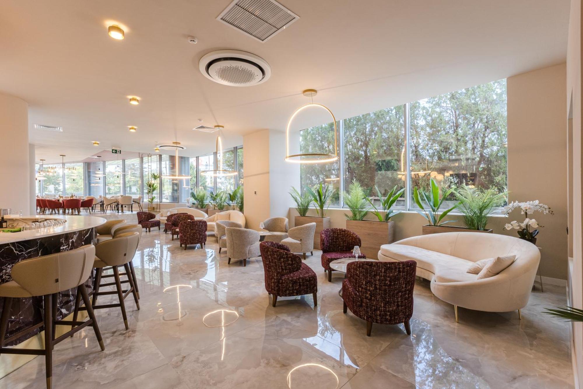Ramada By Wyndham Bucharest Otopeni Airport エクステリア 写真