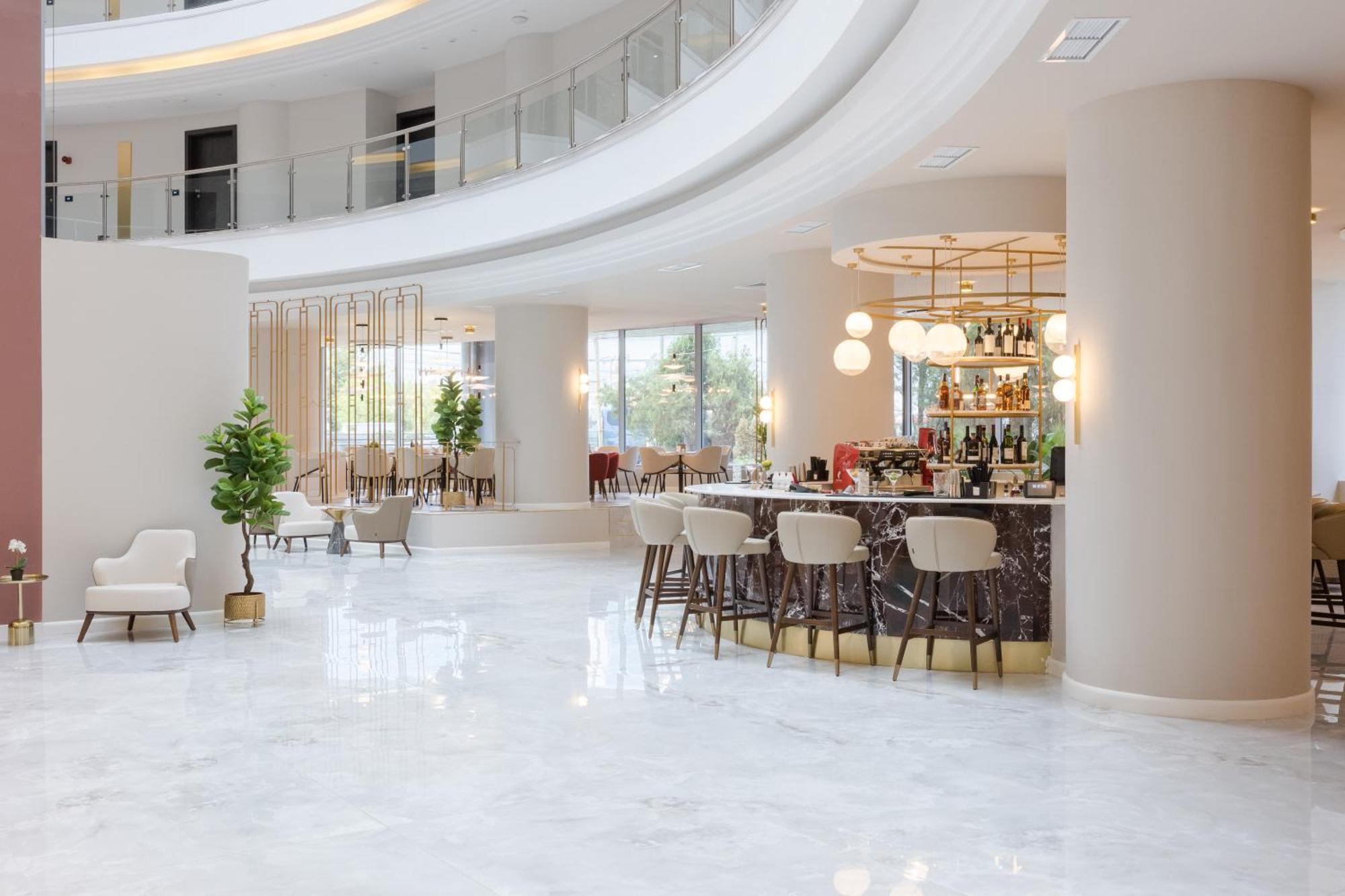 Ramada By Wyndham Bucharest Otopeni Airport エクステリア 写真