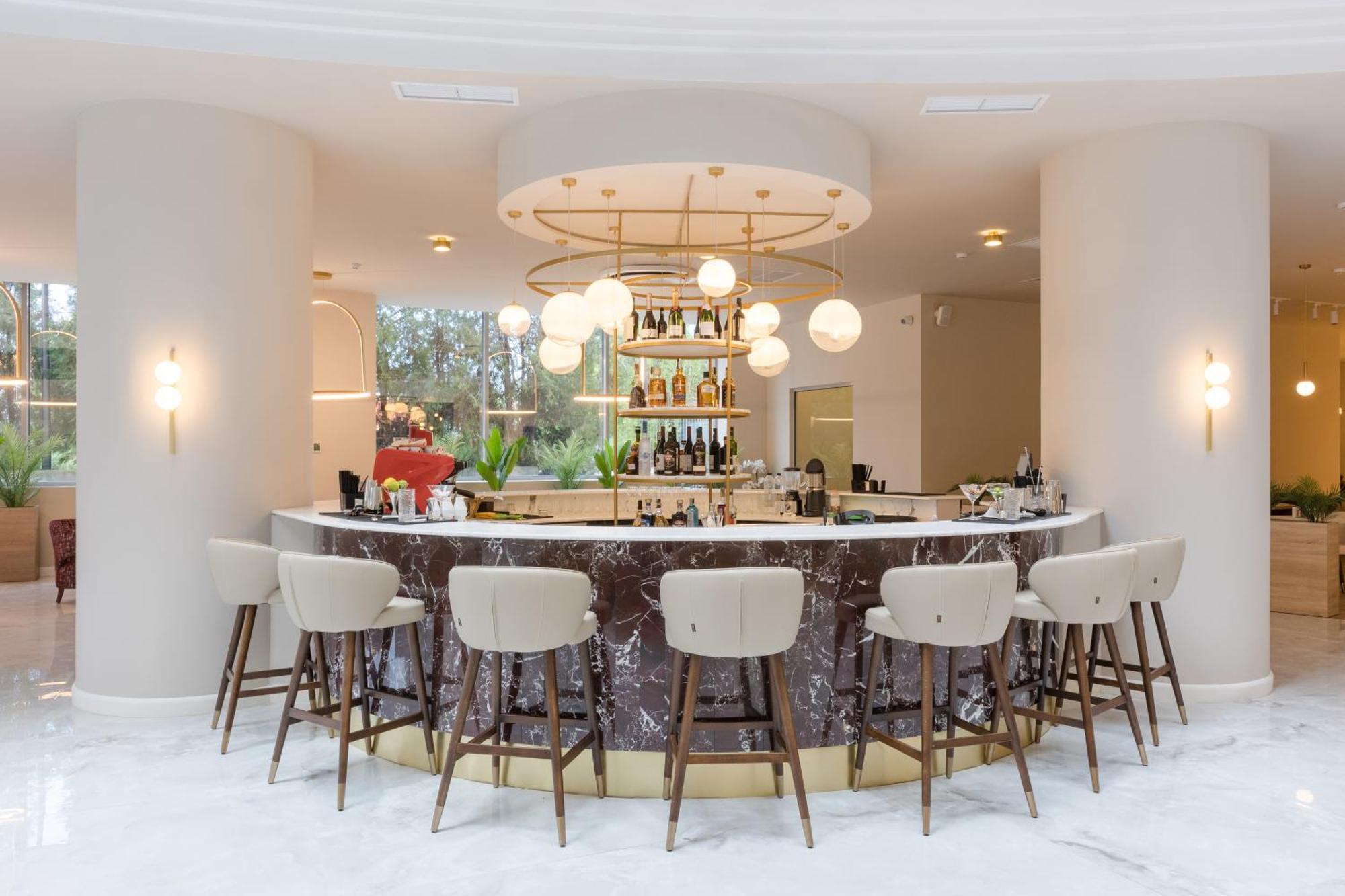 Ramada By Wyndham Bucharest Otopeni Airport エクステリア 写真