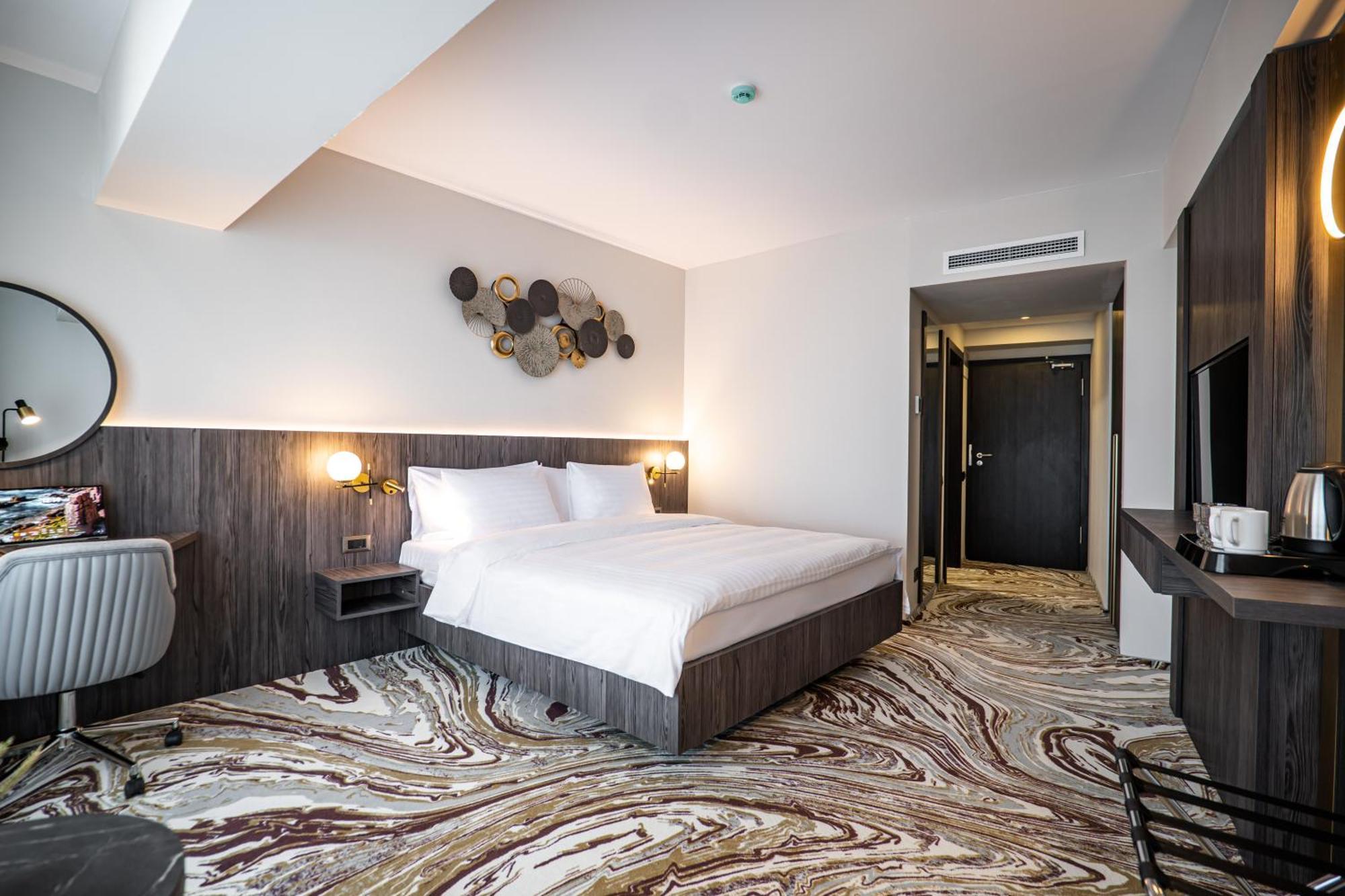 Ramada By Wyndham Bucharest Otopeni Airport エクステリア 写真