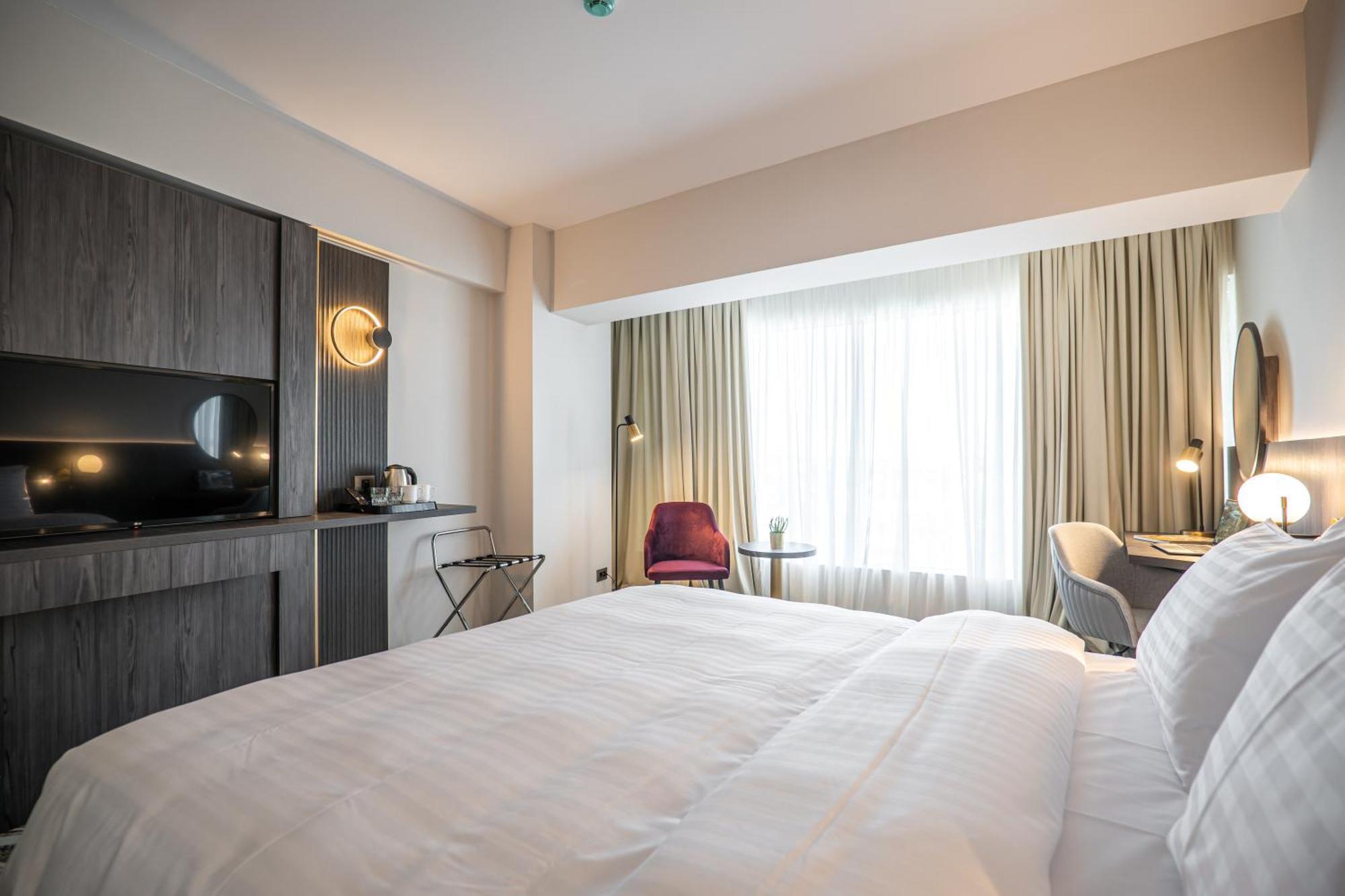Ramada By Wyndham Bucharest Otopeni Airport エクステリア 写真