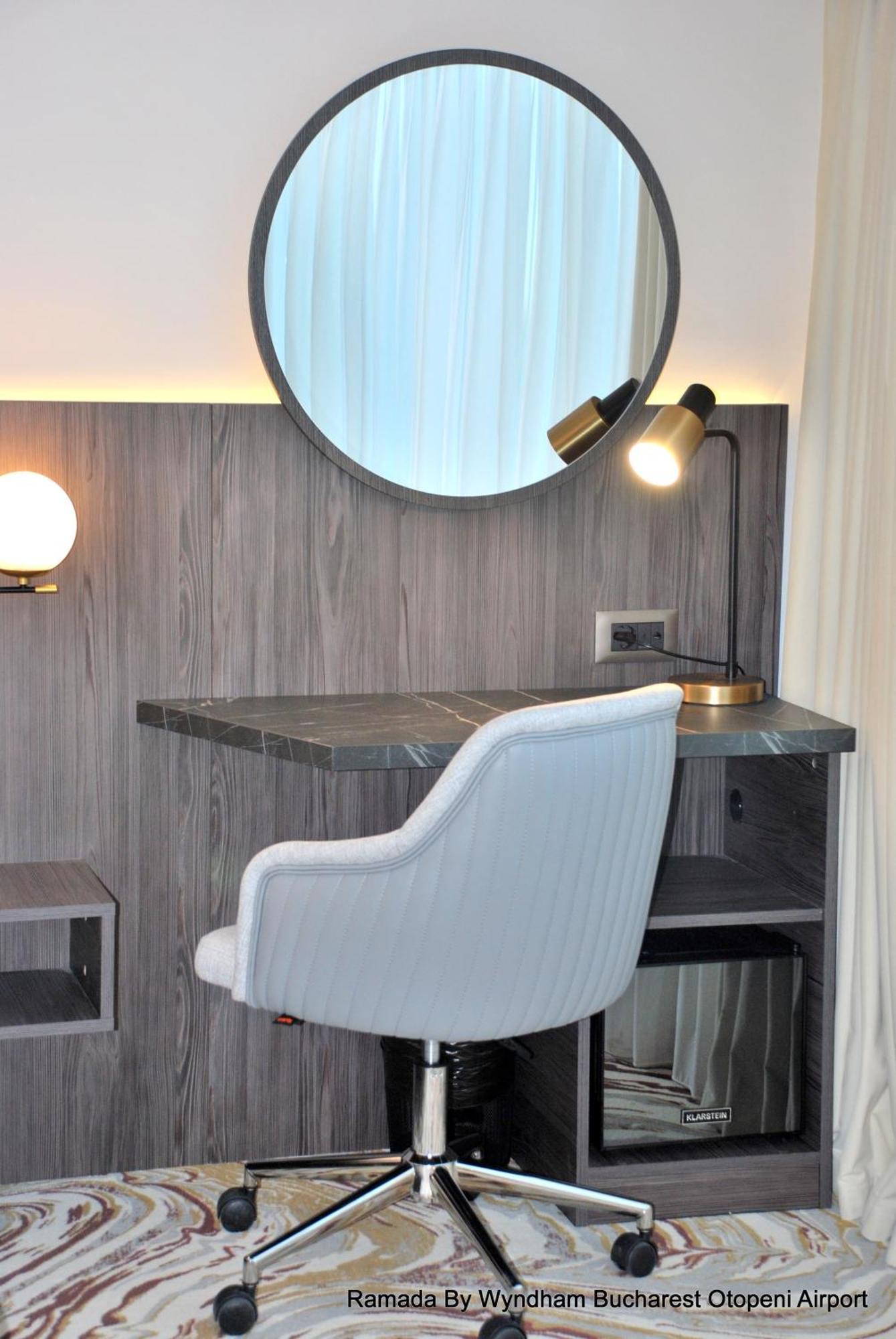 Ramada By Wyndham Bucharest Otopeni Airport エクステリア 写真