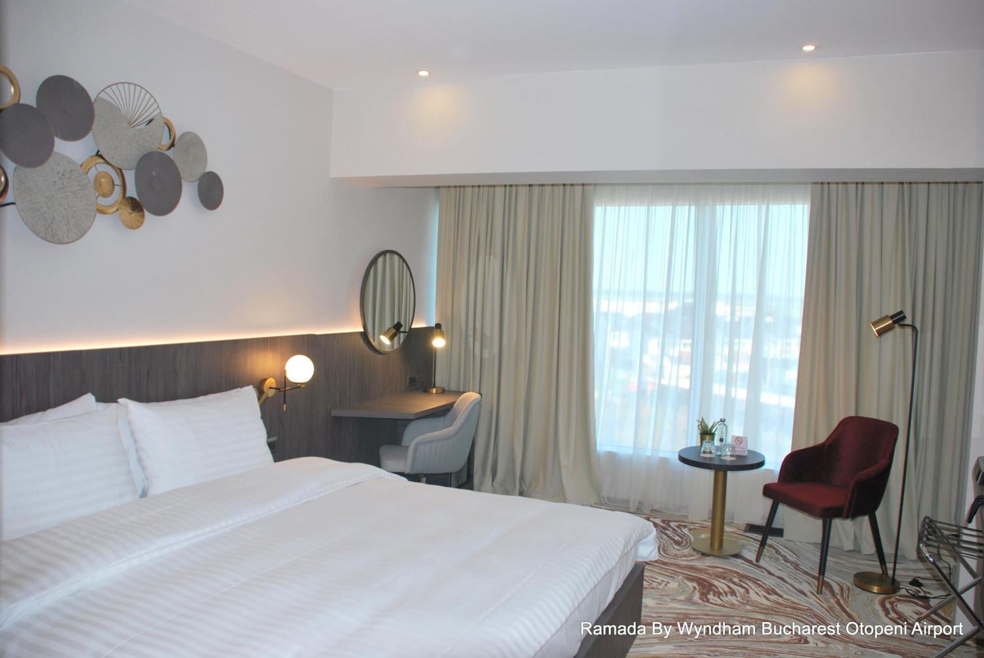 Ramada By Wyndham Bucharest Otopeni Airport エクステリア 写真