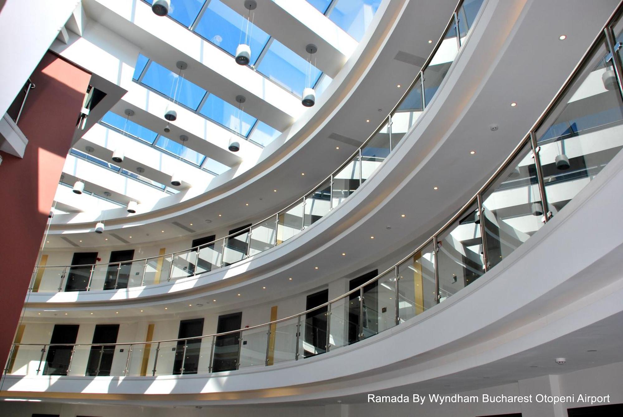 Ramada By Wyndham Bucharest Otopeni Airport エクステリア 写真