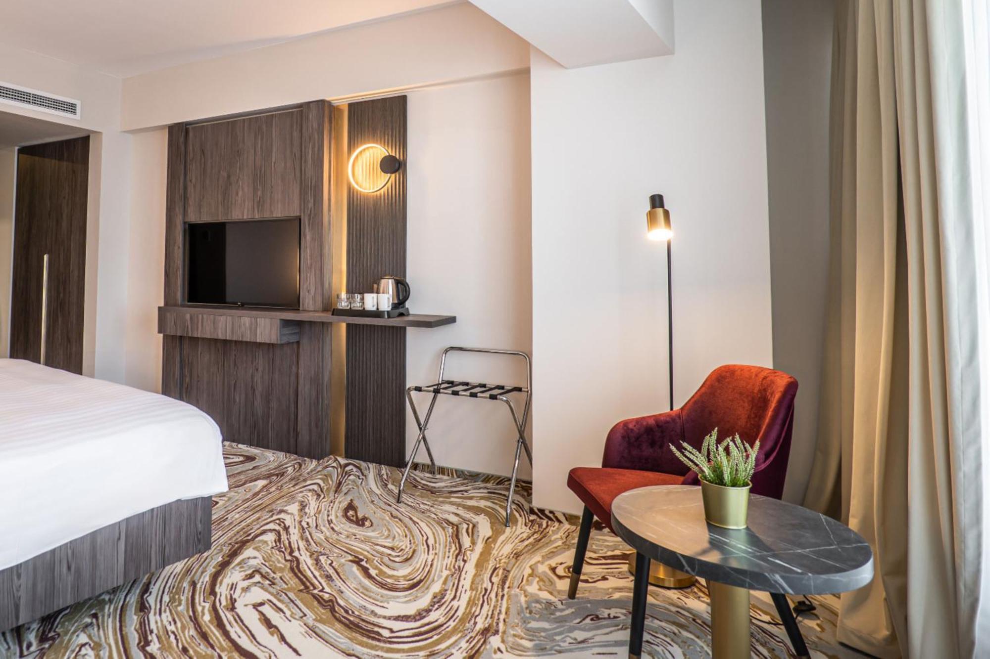Ramada By Wyndham Bucharest Otopeni Airport エクステリア 写真