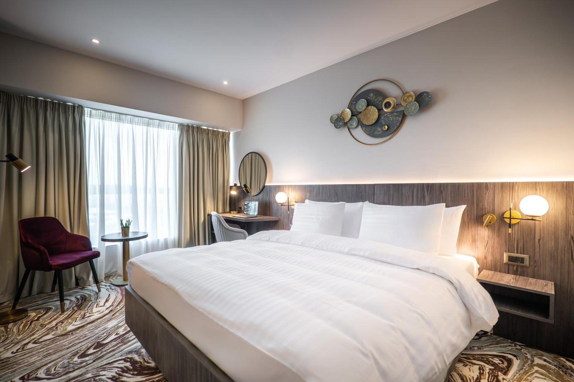 Ramada By Wyndham Bucharest Otopeni Airport エクステリア 写真
