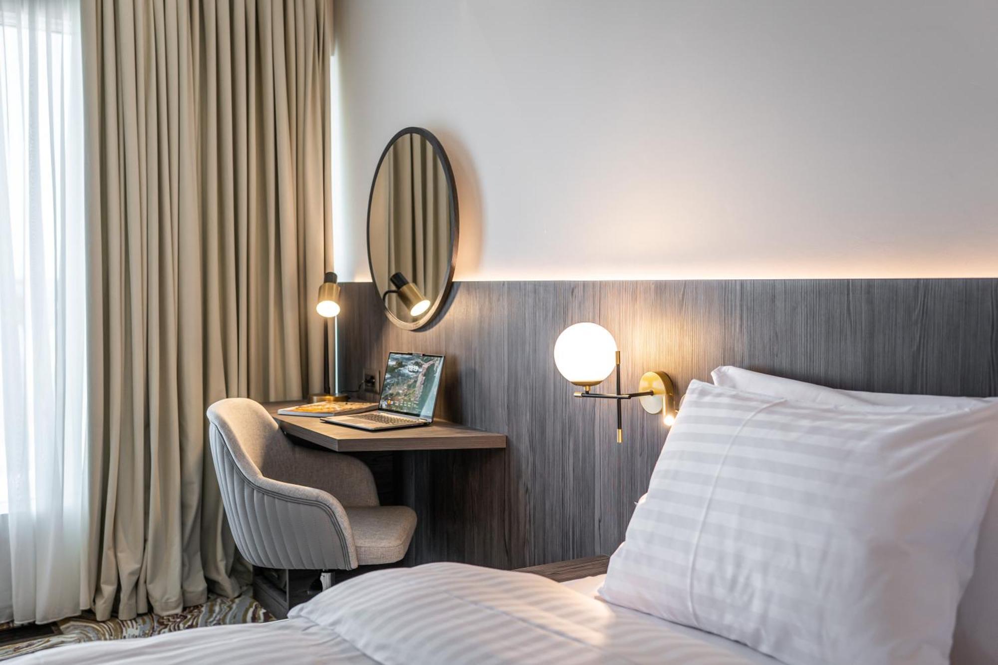 Ramada By Wyndham Bucharest Otopeni Airport エクステリア 写真