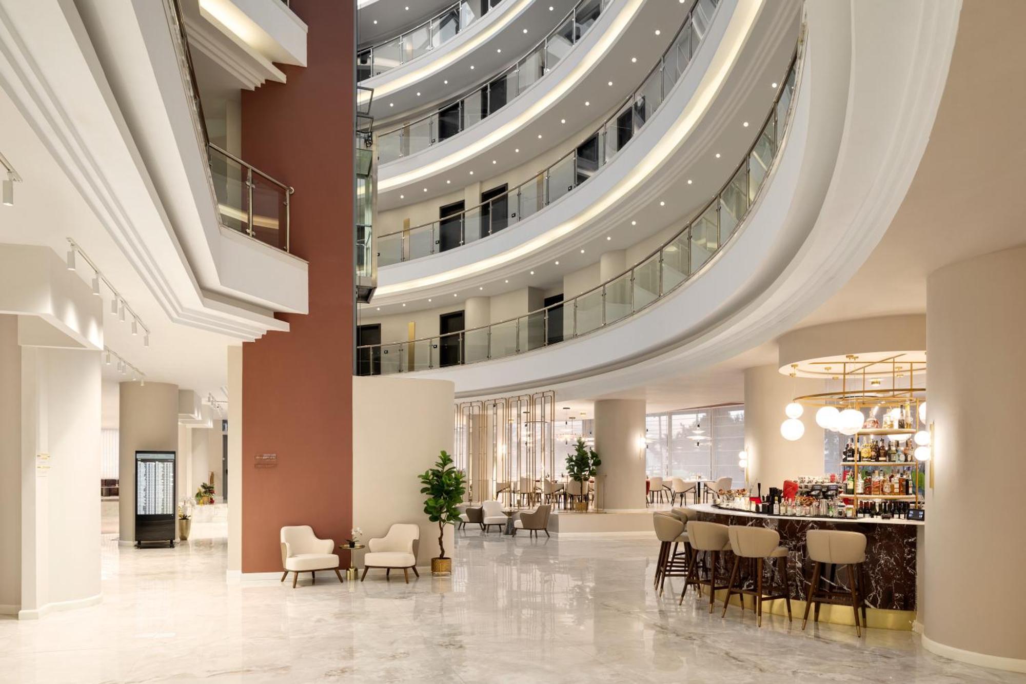 Ramada By Wyndham Bucharest Otopeni Airport エクステリア 写真