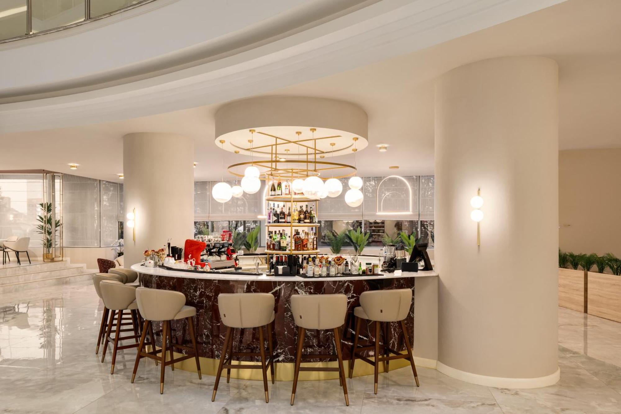 Ramada By Wyndham Bucharest Otopeni Airport エクステリア 写真