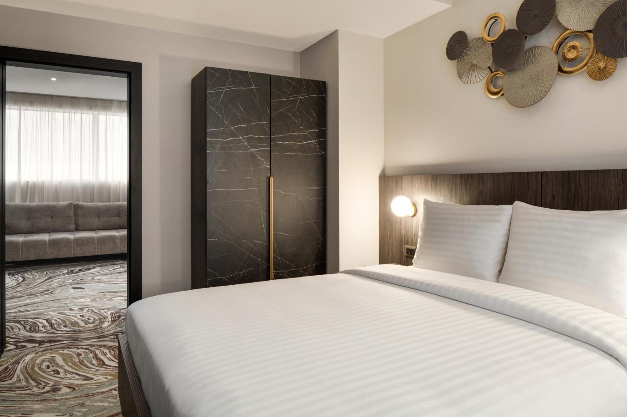Ramada By Wyndham Bucharest Otopeni Airport エクステリア 写真