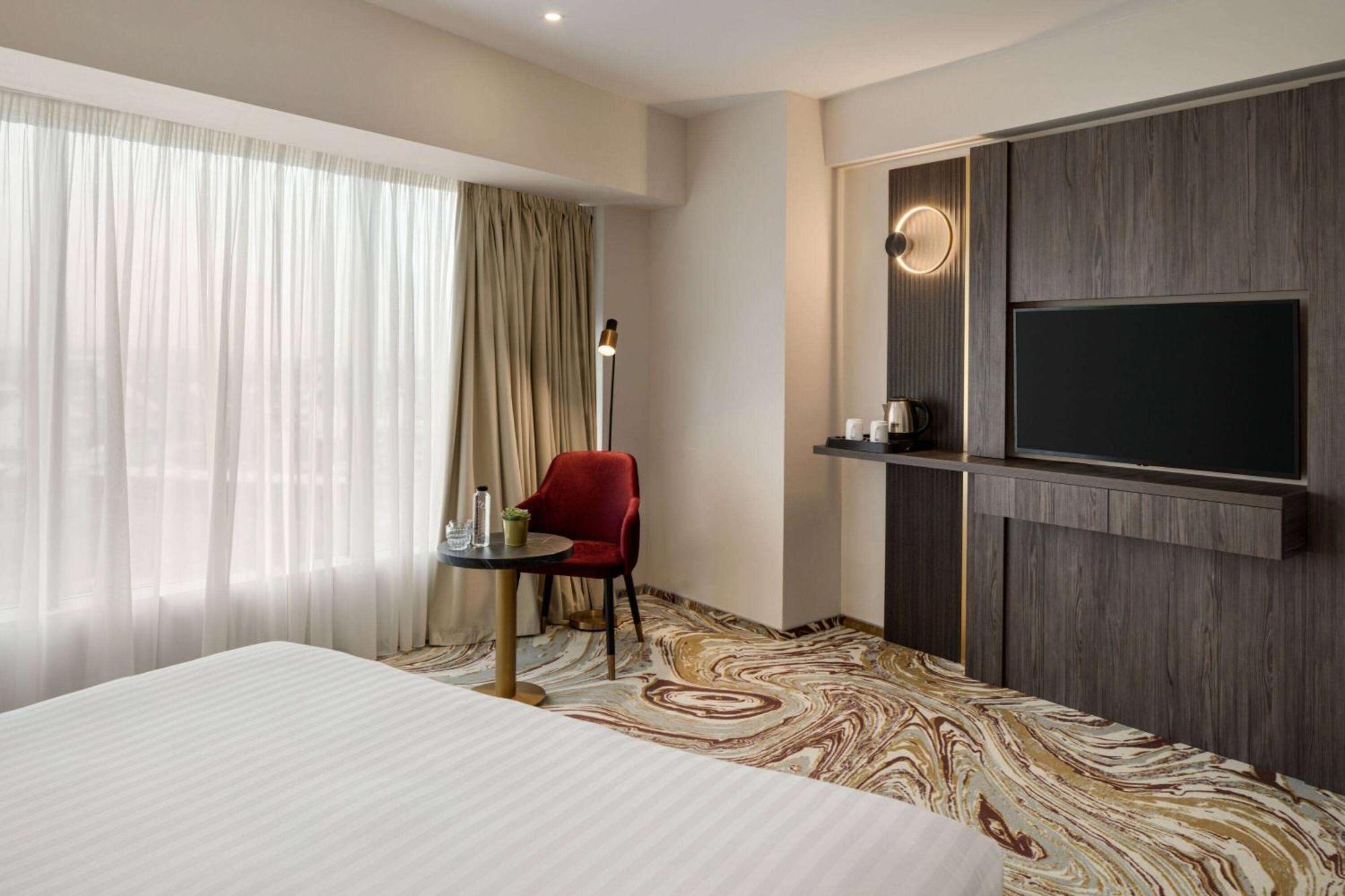 Ramada By Wyndham Bucharest Otopeni Airport エクステリア 写真