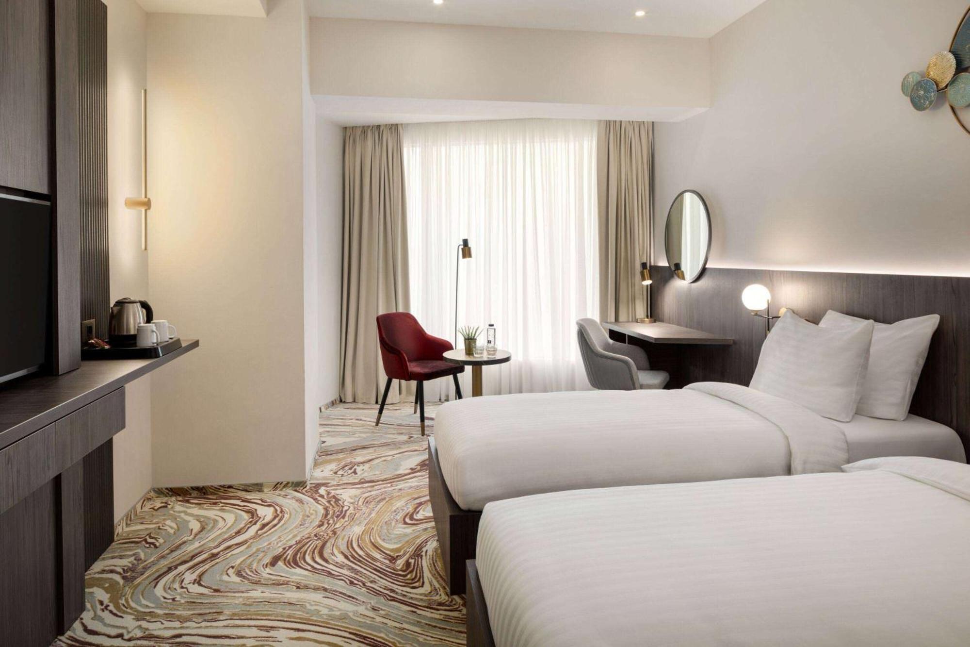 Ramada By Wyndham Bucharest Otopeni Airport エクステリア 写真
