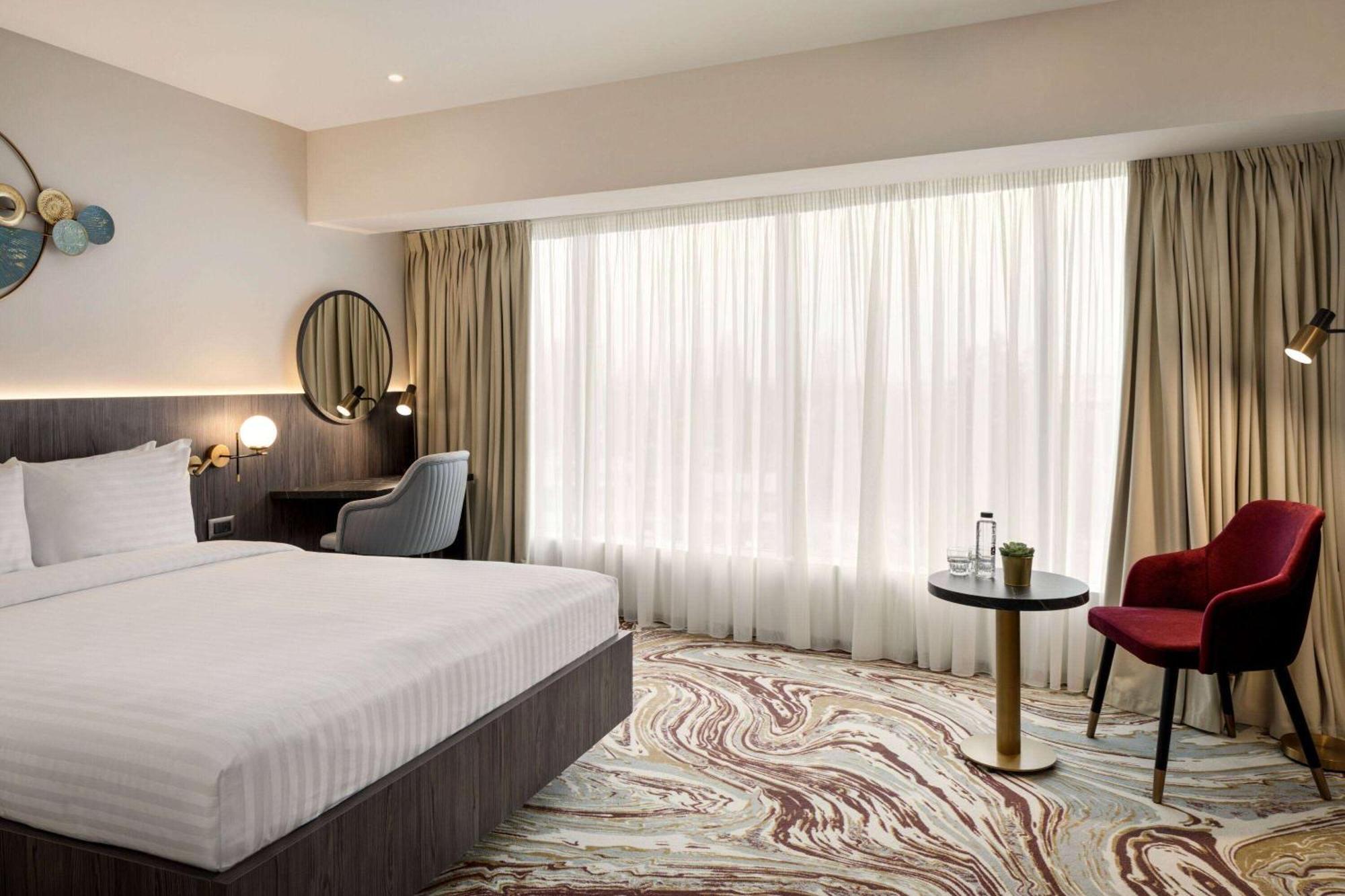 Ramada By Wyndham Bucharest Otopeni Airport エクステリア 写真